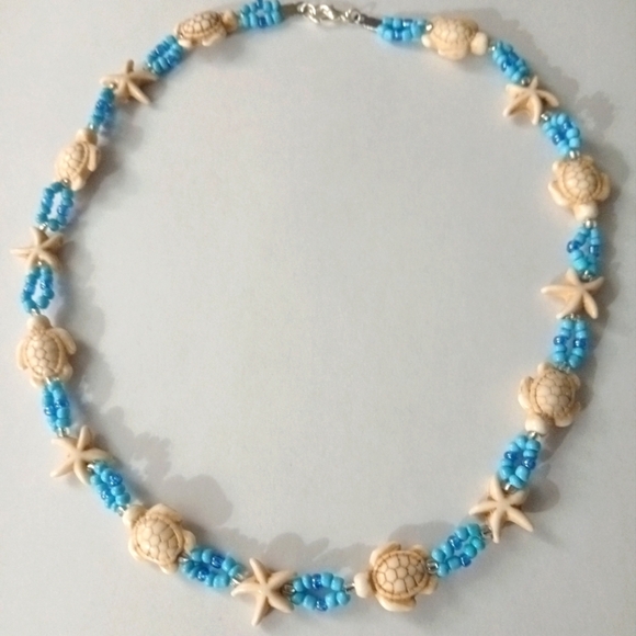 18" Beaded Sea Turtle & Starfish Necklace - Picture 3 of 4